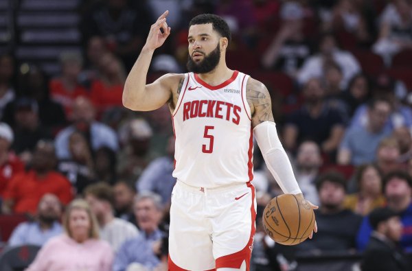 融通资产 美记：NBA高管们普遍预计范弗里特会与火箭续约 问题仅在合同条款